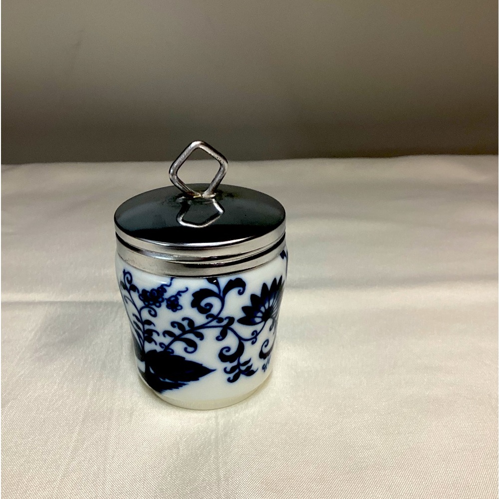 Blue Onion small porcelain jar